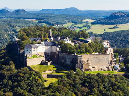 Sächsische Schweiz, Festung Königstein Blick von leicht oben auf die Festung Königstein in der Sächsischen Schweiz
