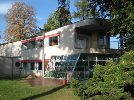 Das Haus Schminke in Löbau ist abgebildet.