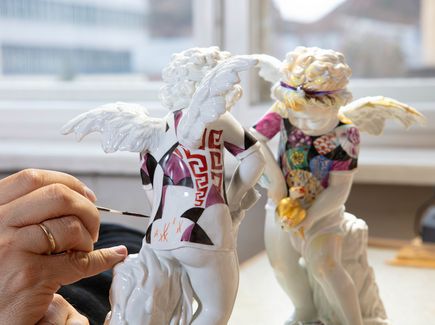 Meissen, Aufglasurmalerei Aufglasurmalerei von Amor in Meissen