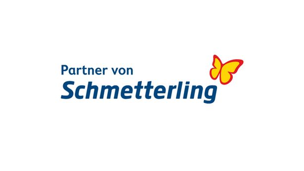 Das Logo von Schmetterling: Links oben steht klein "Partner von" und darunter steht größer "Schmetterling". Über den letzten Buchstaben des Wortes "Schmetterling" befindet sich ein Schmetterling.