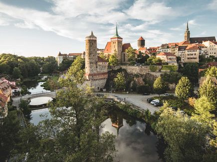 Bautzen Alte Wasserkunst Die Alte Wasserkunst in Bautzen ist ein Wahrzeichen der Stadt. Das Gebäude steht an einer Brücke, die über die Spree führt.