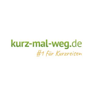 Das Logo von kurz-mal-weg.de: In der Mitte steht "kurz-mal-weg.de" und darunter "#1 für Kurzreisen".